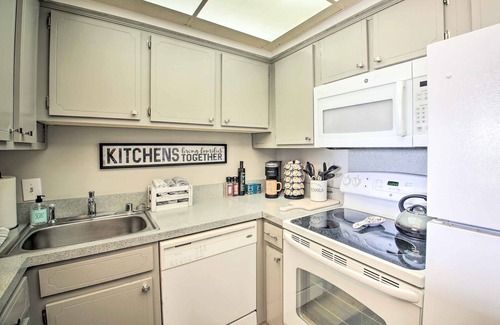 Mid America Condo | Pool & Views: 'Seventh Heaven' Hot Springs Condo