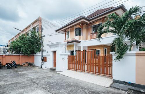 Nanai Road Villa | Pool Villa Tambon Patong
