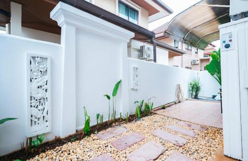 Nanai Road Villa | Pool Villa Tambon Patong