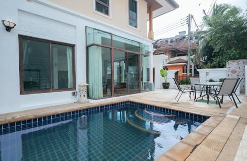 Nanai Road Villa | Pool Villa Tambon Patong