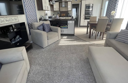 Hamworthy Cabin | Poole Harbour View Lodge at Rockley Park