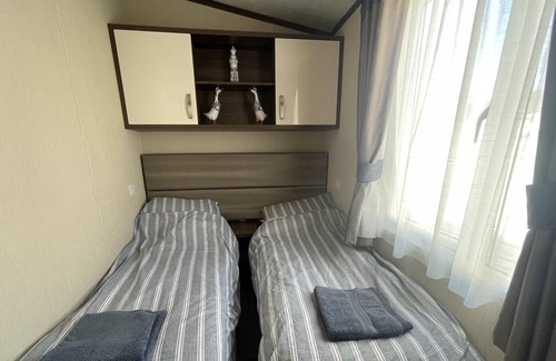 Hamworthy Cabin | Poole Harbour View Lodge at Rockley Park