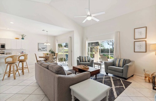 Falcons Glen House | Poolside Bliss and a Family-Friendly Oasis