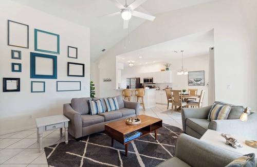 Falcons Glen House | Poolside Bliss and a Family-Friendly Oasis