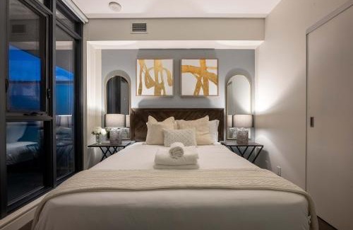 Connaught House | Poolside Bliss In the Heart of Downtown! 22 FL w Tower Views! FREE Banff Pass, Gym, Wine, Parking, Summer Outdoor Pool!