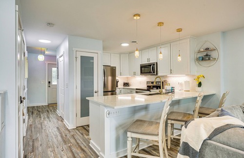 Kure Beach Condo | Poolside Fun + Oceanfront Bliss: Kure Beach Haven!