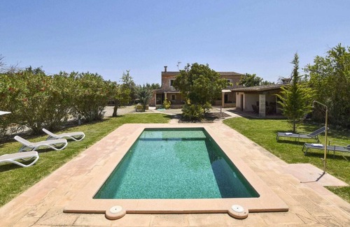 Buger House | Poolside Garden Retreat in Búger