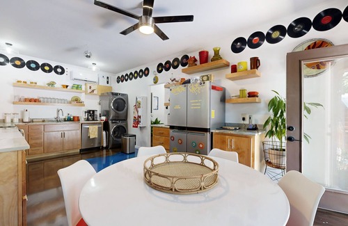 Muscle Shoals Apartment | Poolside guest house with ping pong & washer/dryer near Tennessee River