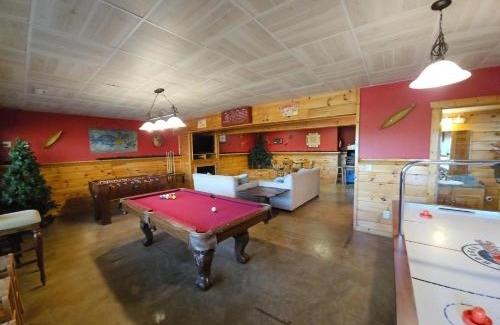 Ellijay House | Poolside Mountain Retreat