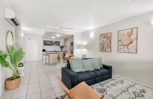 Parramatta Park Apartment | Poolside on Martyn- Direct pool access