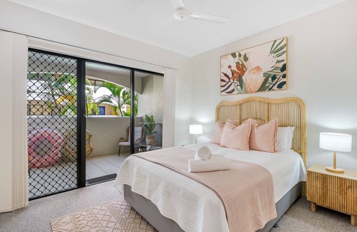 Parramatta Park Apartment | Poolside on Martyn- Direct pool access