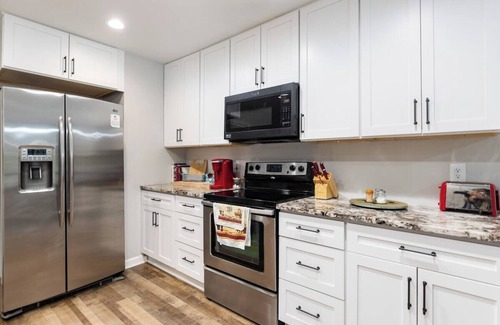 Charlotte House | Poolside Paradise in the Heart of Charlotte