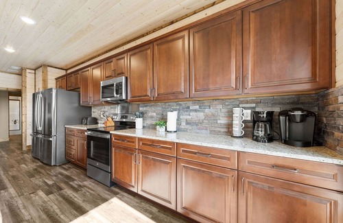 Kimberling City Condo | Poolside Penthouse with Game Room, Theater