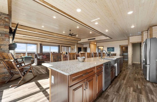 Kimberling City Condo | Poolside Penthouse with Game Room, Theater