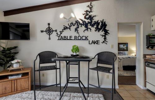 Kimberling City House | Poolside Retreat at Kimberling Crossing