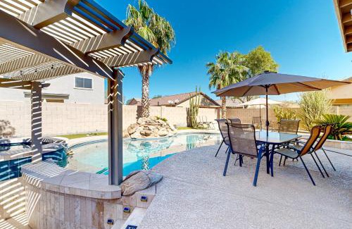 Copper Basin House | Poolside Tranquility