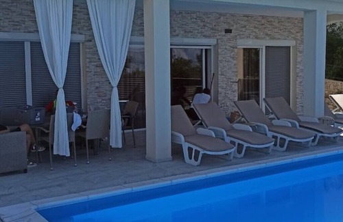 Novi Vinodolski Apartment | Poolvilla 4 Seasons Seaview