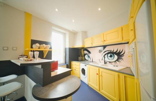 Mulhouse Apartment | Popart Insolite Jacuzzi,Sauna & SPA Parking free
