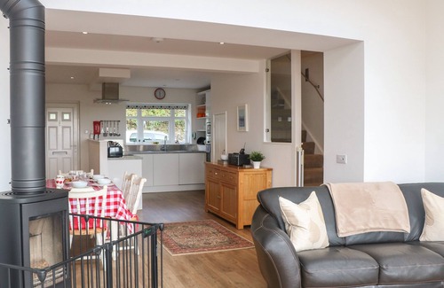 Blackawton Cottage | POPPY COTTAGE, pet friendly, country holiday cottage in Blackawton
