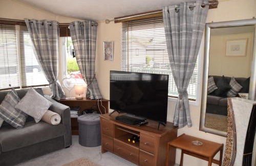 Tiddington House | Poppy Lodge 45 Avon Park