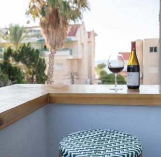 Haifa Apartment | PORT CITY HAIFA - BAT GALIM 25 mtrs from the beach & Rambam