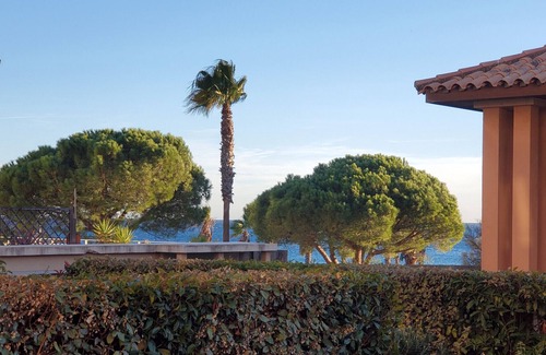 Frejus Port Apartment | Port-Fréjus, Cap Hermès, 2/3 rooms 50m2,WIFI, 6 beds, swimming pool, air-conditioned, parking, direct access to the beach, large terrace 50m2 for a pleasant stay in the sun, relaxation and leisure