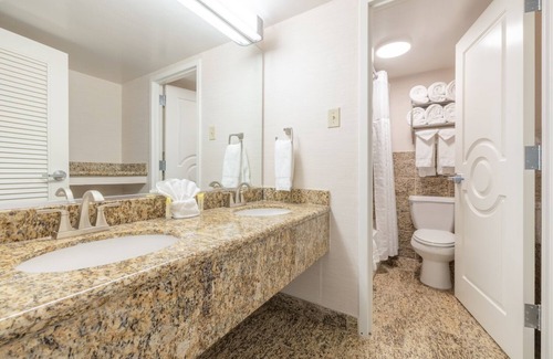 North End Resort | Port-O-Call Hotel