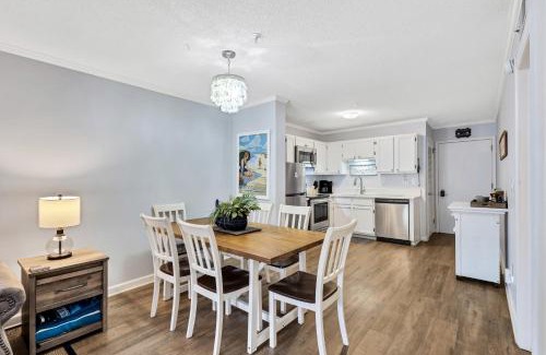 Palmetto Dunes Apartment | Port Royal Spa heaven with beach access