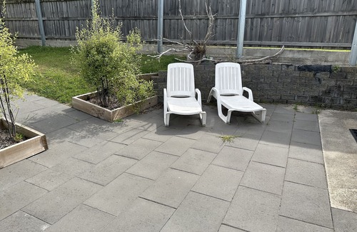 Bridport House | Port View Escape is a spacious 3 bedroom home, offering 2 bathrooms,.