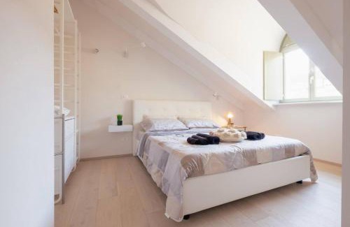 Historic Centre Apartment | Porta Nuova Minimal Suite
