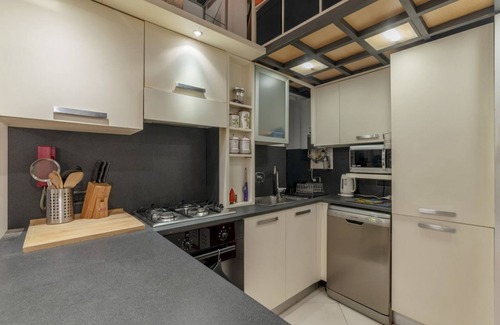 Salario Apartment | Porta Pia and Villa Torlonia Quiet Apartment