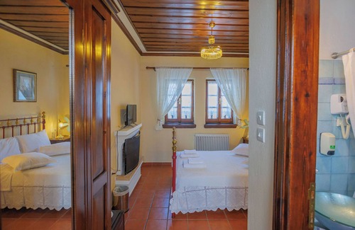 Portaria Bed & Breakfast | Portaria Pool Gem - Palladio Double Room w/Fireplace