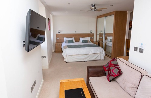 Saint Aubin Apartment | Porthole Suites