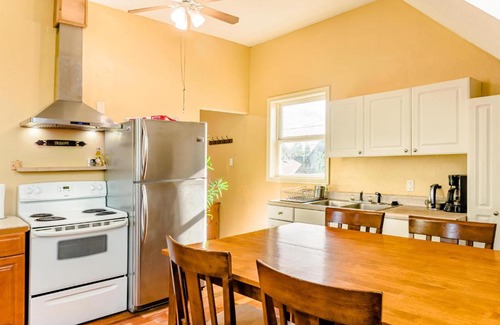 Woodstock House | Portland Urban Lodge, Quiet, Walkable, Near