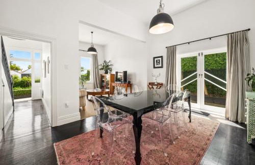 Bluff Hill House | Ports Keep - Napier Holiday Home