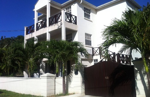 Douglas Villa | Portzvue - Spacious 3-bedroom Villa located in Heywoods St. Peter with WiFi, AC