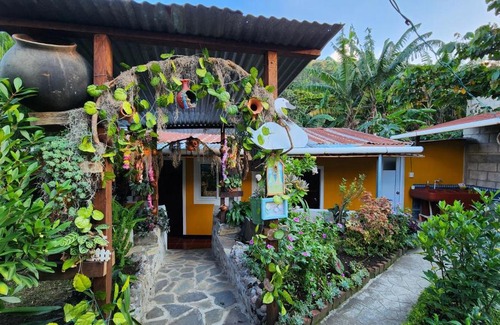San Juan La Laguna Cabin | Posada Woochooch