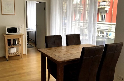 Sihlfeld Apartment | Posh 1 BR flat - city center and balcony (West3)