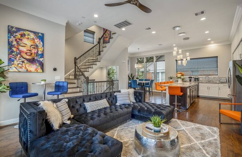 Midtown House | Posh Dtwn/Midtown Home Stunning Roof-Top Terrace -Sleeps 16 -4 bedrooms 3.5 bath