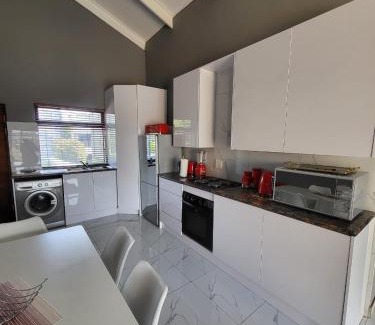 Greater Johannesburg Metropolitan Area Apartment | Poshgreen