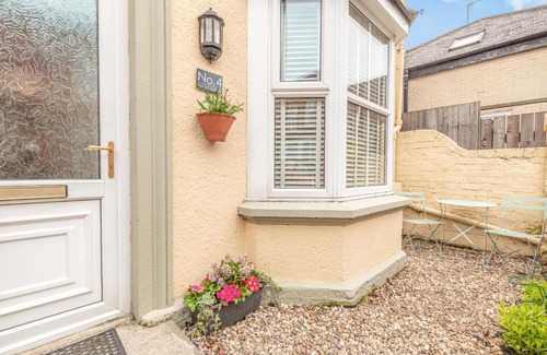 Bridlington House | Postman's Cottage