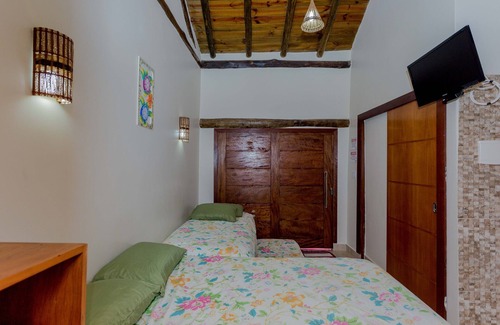 Lagoinha House | Pousada do Juliao - Pond / Ubatuba SP