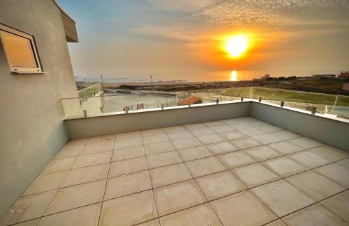 A Ver-o-Mar Apartment | Povoa de Varzim-Sleeps4-Beachfront-Ac-Parking