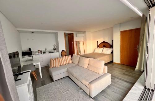 A Ver-o-Mar Apartment | Povoa de Varzim-Sleeps4-Beachfront-Ac-Parking
