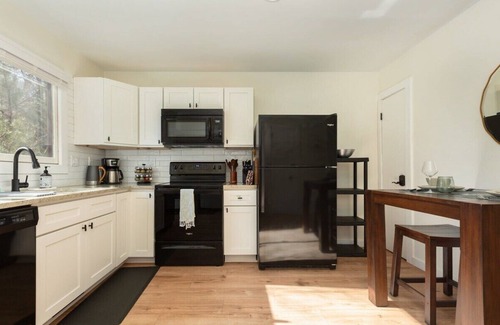 Fletcher House | Power, Water and Wifi | NO HELENE DAMAGE | Pet Friendly
