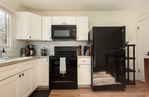 Fletcher House | Power, Water and Wifi | NO HELENE DAMAGE | Pet Friendly