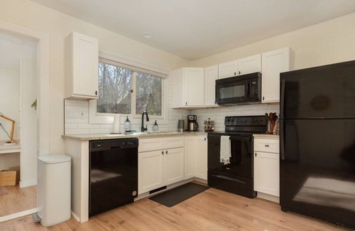 Fletcher House | Power, Water and Wifi | NO HELENE DAMAGE | Pet Friendly