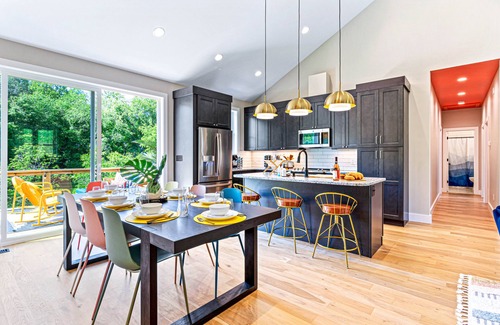 Leicester House | POWER/WATER/WiFi Available - Post Storm Ready! Sauna,Hot tub,Games,Firepit,BBQ