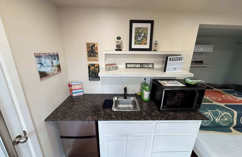 Medicine Park Apartment | PPI Native American Theme suite-Slps 4 w/Gazebo