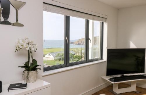 Praa Sands Apartment | Praa Waves
